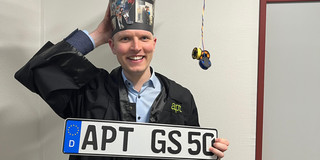 Felix Buthmann mit Promotionshut