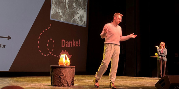 Lukas Seppelfricke on stage