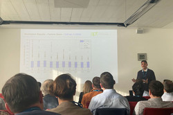 Maximilian Kattner holding a presentation