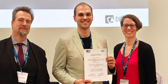 Lutz Gerkensmeier gets the Presentation Award