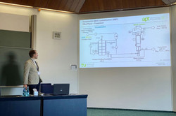 Lutz Gerkensmeier holding a presentation