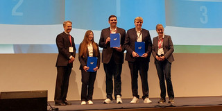 Maximilian Kattner receives his poster price